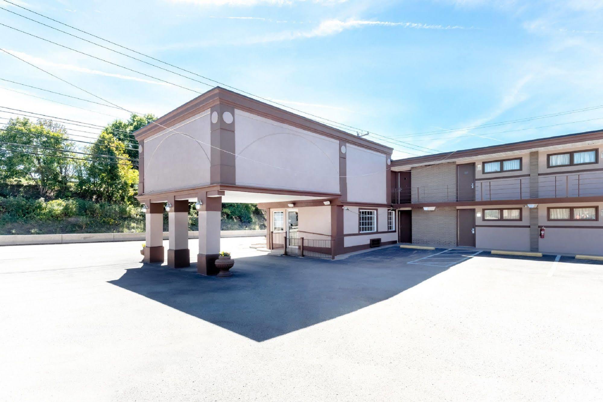 Super 8 By Wyndham Greensburg Extérieur photo