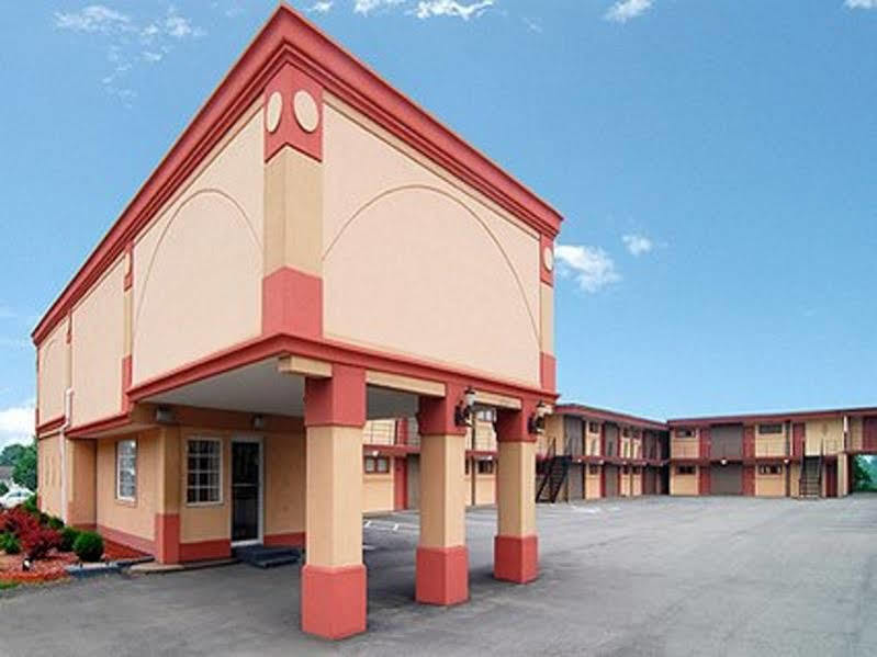 Super 8 By Wyndham Greensburg Extérieur photo